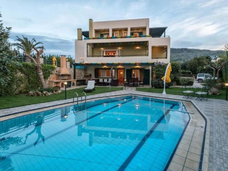 Roussospiti Kreta, Roussospiti: Einzigartige Villa mit separatem Apartment auf großem Grundstück mit Pool zu verkaufen Haus kaufen